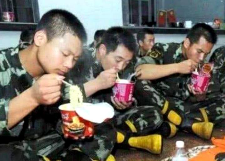为什么方便面能作为抗震救灾食品,为什么救灾食品里总是有方便面