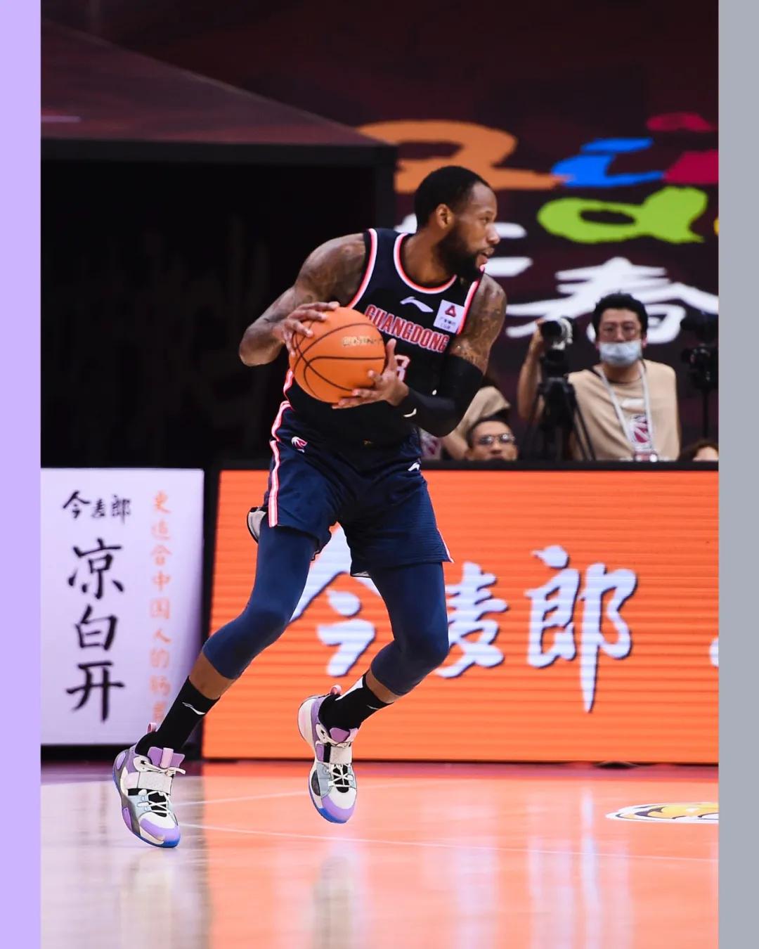 cba今日球鞋上脚一览,今日cba球鞋上脚一览