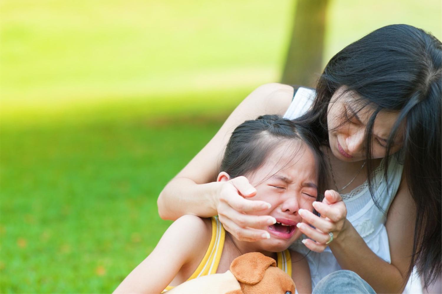 面部长胎记的小孩图片,婴儿面部巨型胎记
