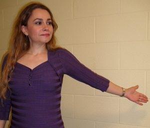 哺乳期乳房针扎的痛还可以喂奶吗,68岁乳房像针扎一样疼痛怎么回事