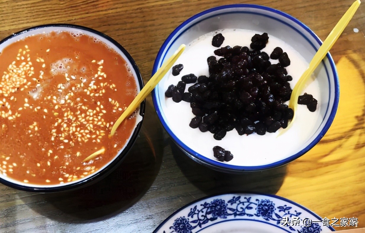 去天津一定要品尝正宗的煎饼果子,天津早饭一般吃啥煎饼果子