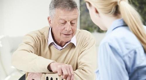 老年臭是怎么形成的,如何去除老人身上的老年臭