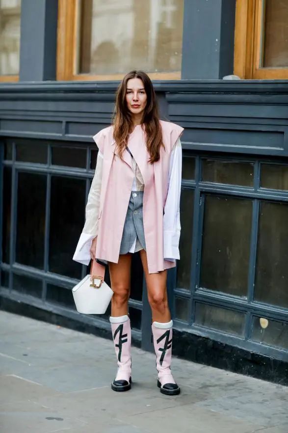 马甲搭毛衣连衣裙百搭,马甲毛衣穿搭连衣裙