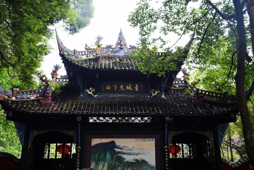 暴雨之后的四姑娘山美哭了成都人这座山也需要有姓名