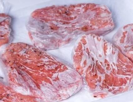 给肉解冻,给肉解冻是用冷藏还是泡在水里好