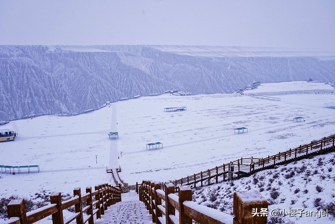 冬天独山子大峡谷视频,独山子冬日阳光
