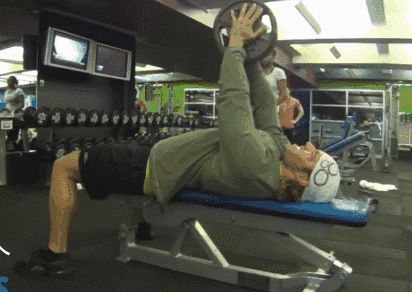 练胸肌中缝哑铃,胸肌中缝如何练