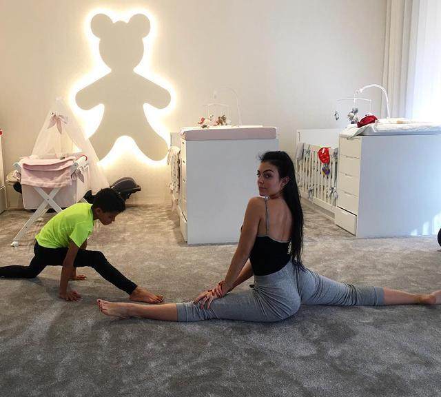 C罗拍摄女友和大儿子健身视频！霸道总裁一家子都在不停地奔跑