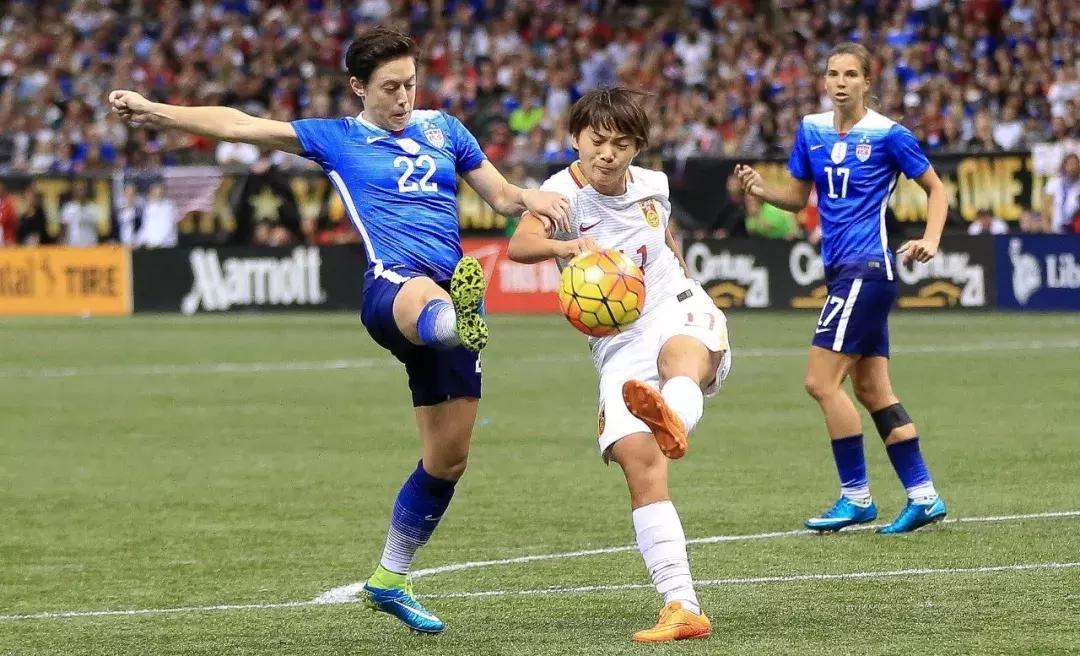 她是c罗最爱的女人,梅西和c罗谁更受女性青睐