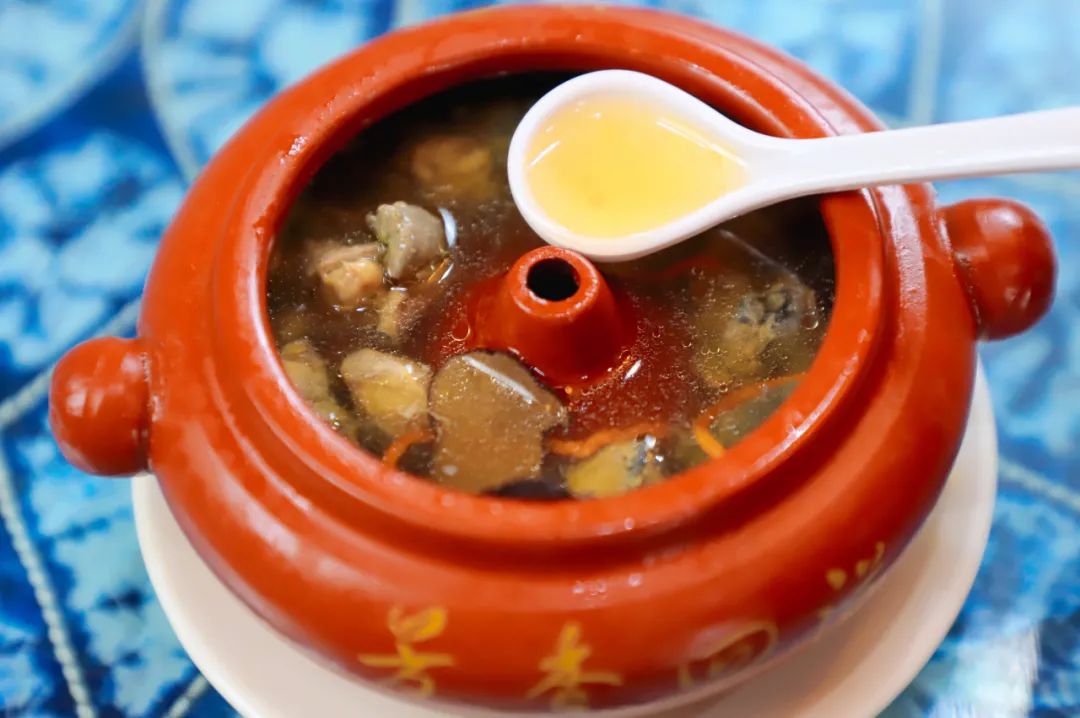 过桥米线汤底的简易做法,过桥米线汤底是什么做的