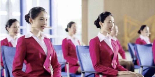 我跟你讲，空姐小姐姐可不是一般人，她们的本事多着呢