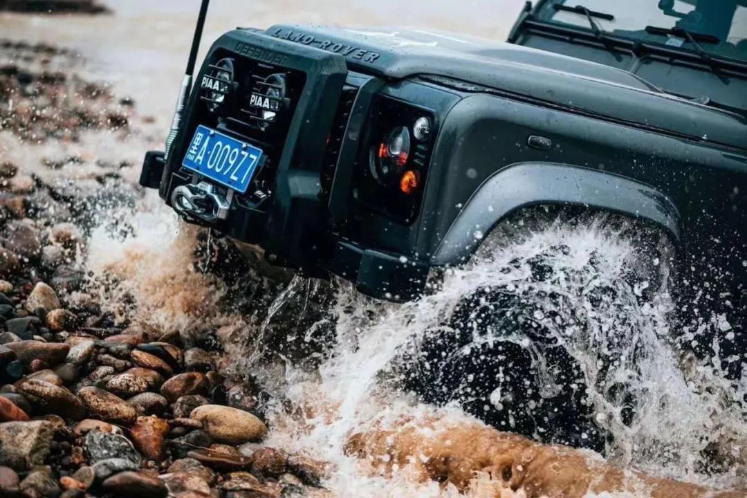 新款卫士的真实越野能力,卫士是不是硬派越野车