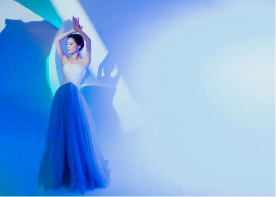 乘风破浪的姐姐黄圣依礼服 (黄圣依深v礼服走红毯完整版)