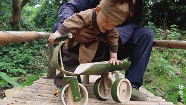 中国老爷爷给孙子做的神奇玩具,老外看中国爷爷给孙子做玩具