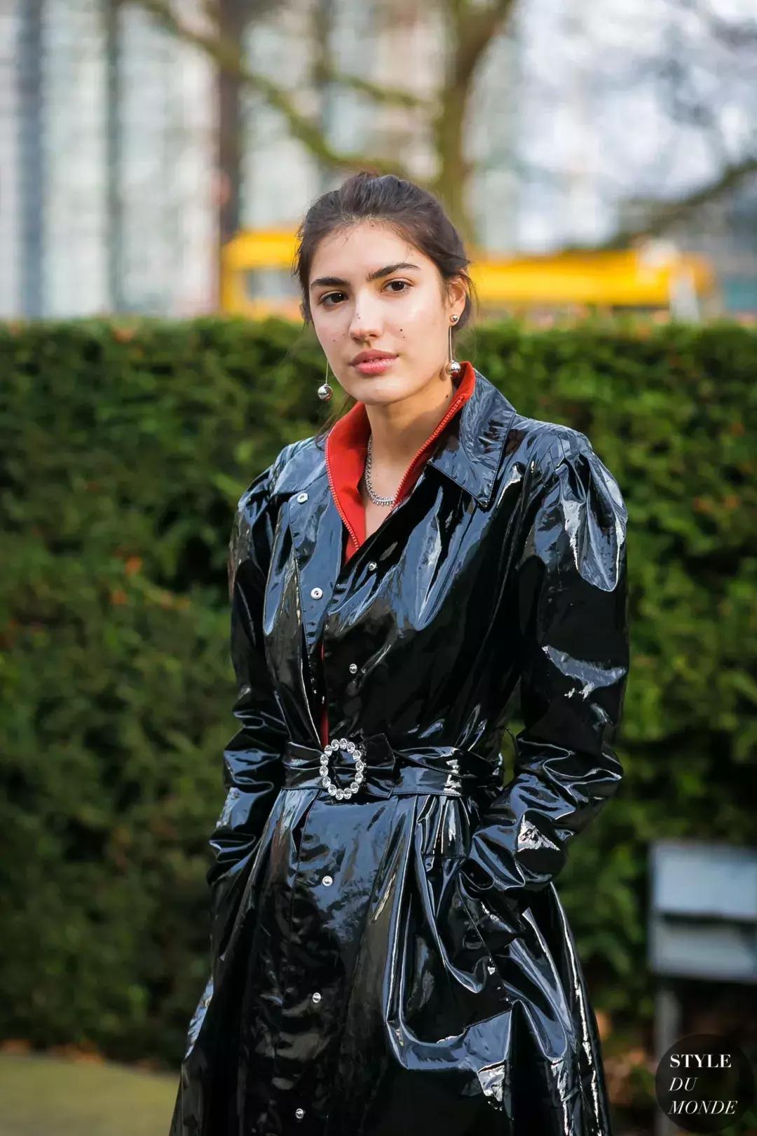 问江南“晴为何物”，你见过这些时尚品牌的雨衣、雨靴吗？