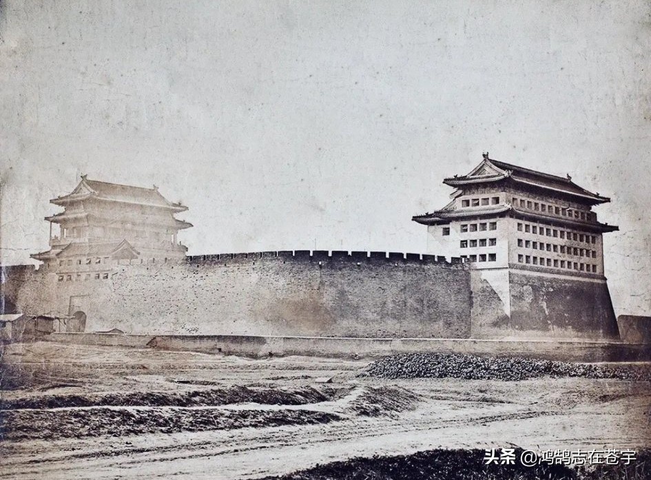 清末照片：抱娃的年轻女子，一身赘肉的八旗后裔，三代人的全家福