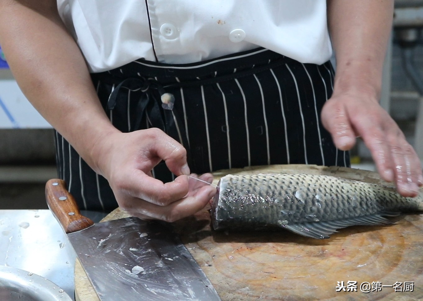 煎鲤鱼不粘锅不破皮的正确做法,煎焖鲤鱼的做法视频