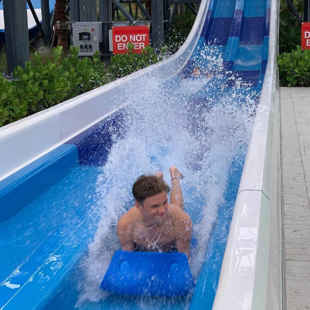 贝克汉姆小七度假,贝克汉姆小七旅行