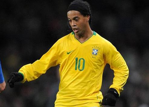 小罗在监狱夺冠,小罗40岁重返赛场