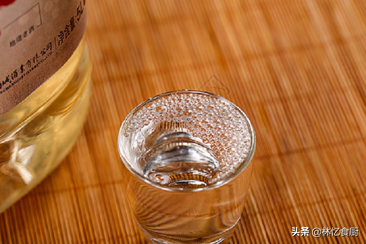 简单腌咸蛋出油最好的方法,腌咸蛋个个出油小妙招