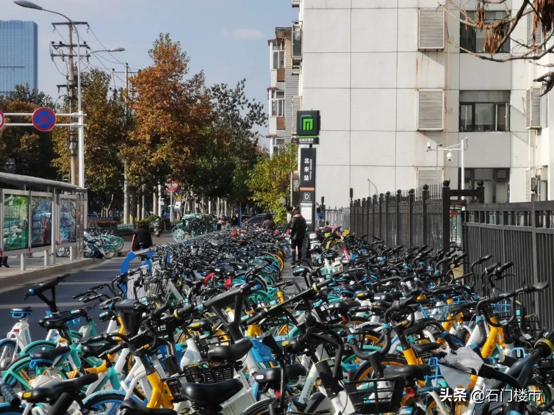 一墙之隔，每平米差7000元？中介：开发商自己的物业，一般