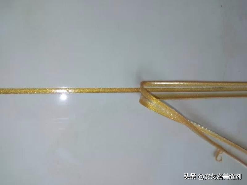 地板美缝剂多久清理周边胶,地板有美缝剂如何清理