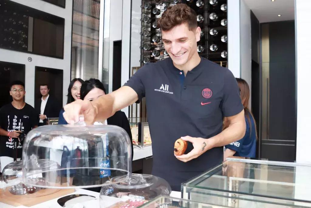 巴黎圣日耳曼抵达深圳,巴黎圣日耳曼姆巴佩一条龙