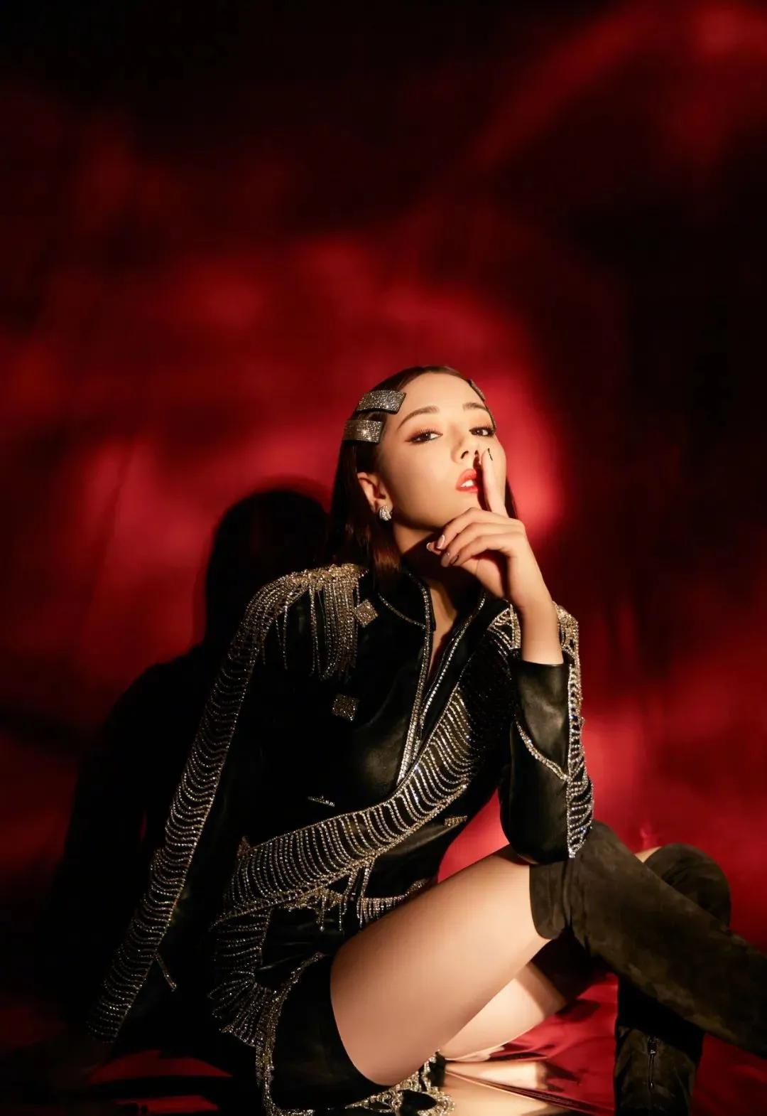 影视剧的女星持颜作“恶”，冷艳炫酷的“恶女风”它不香吗？