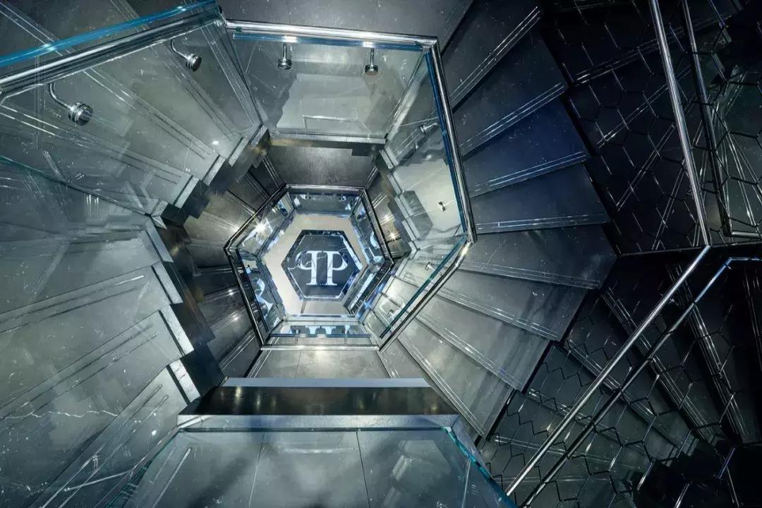 全世界最豪华的奢侈品店楼梯设计，只有大理石才配得上