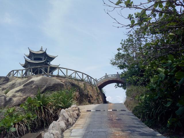 蜈支洲岛到天涯海角有多远,蜈支洲岛和天涯海角哪个好