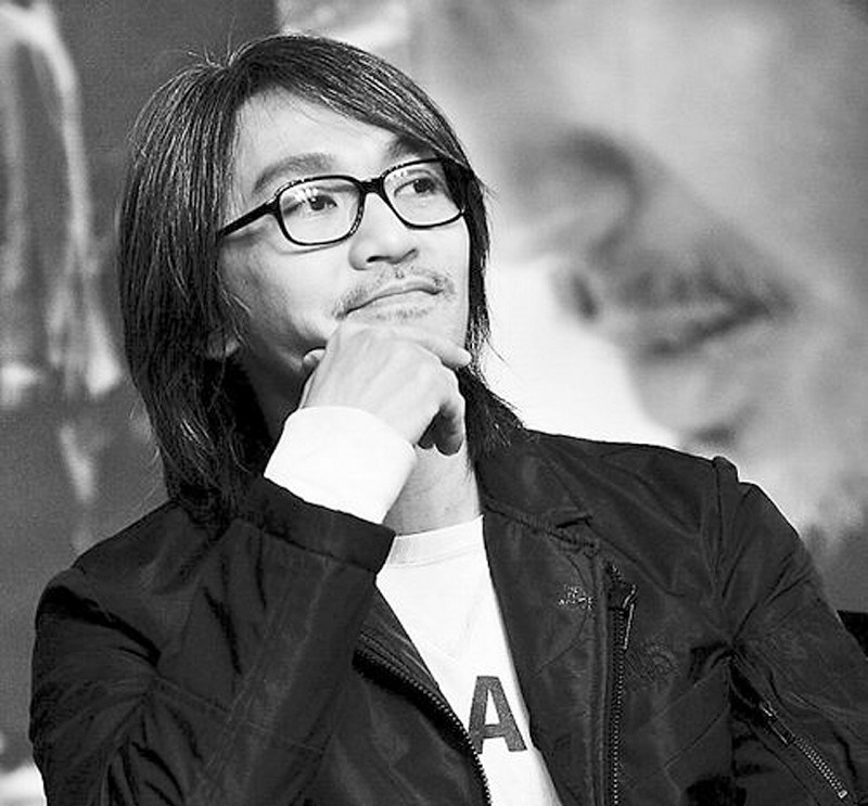 周星驰现身直播间,周星驰现身围观群众人气有多高