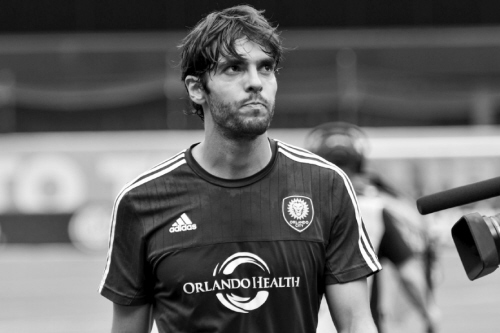 卡卡足球悲情时刻,卡卡绿茵场上的完美偶像