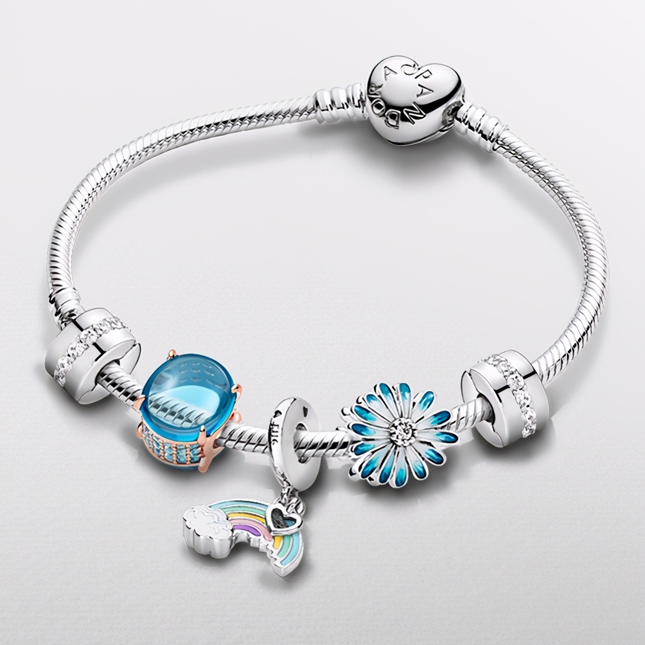 点击开启520心意臻选清单！BALENCIAGA爱心T还是PANDORA手链？