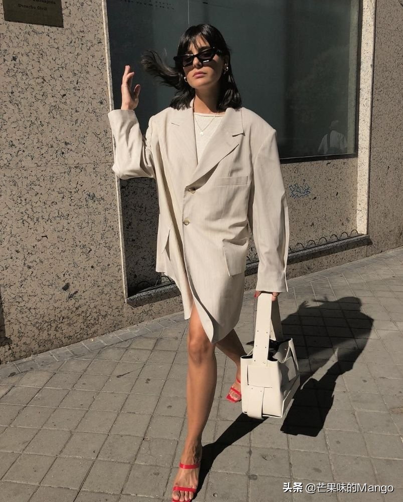 今年秋冬流行穿西装太时髦了,严肃刻板的西装如何穿才能更时髦