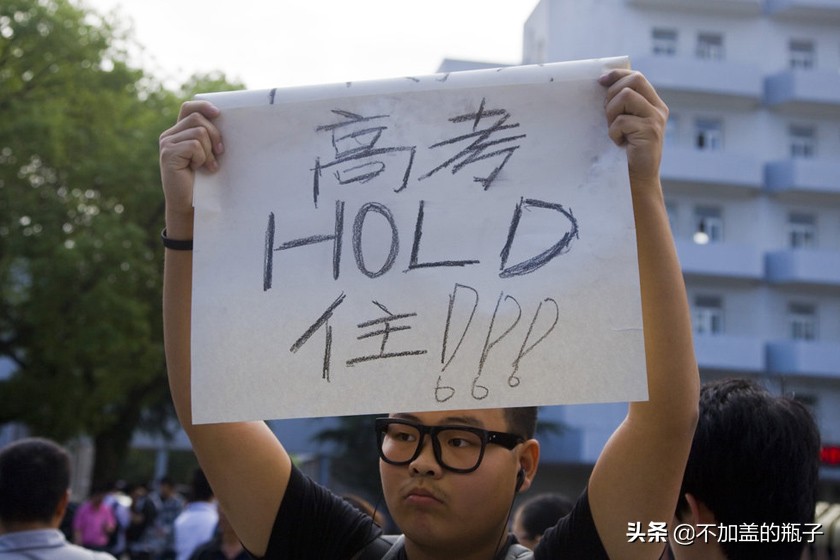 请转给高考生！2020疫情英语作文10篇，倡议书、慰问信种类齐全