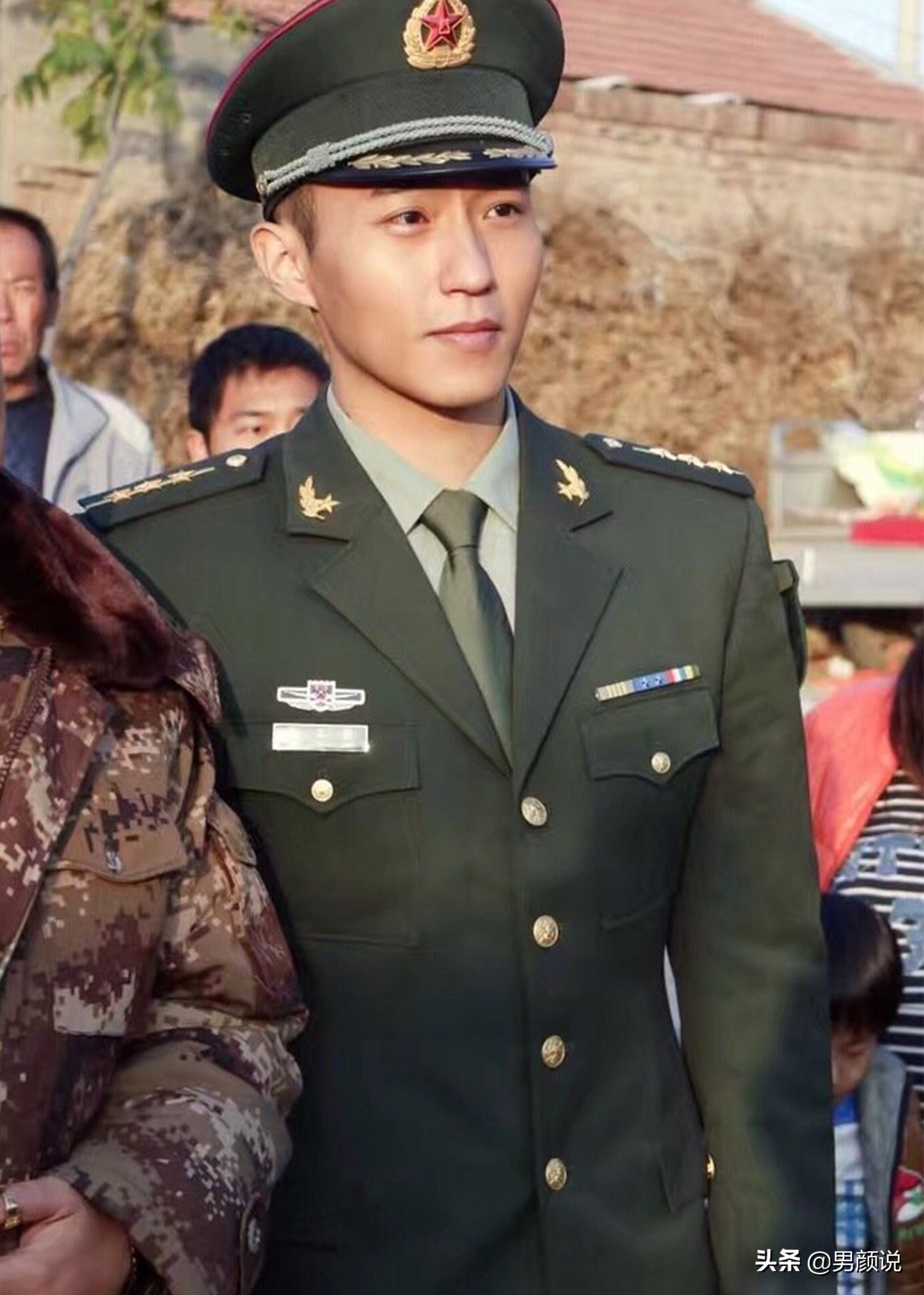 被赵薇带红，明明肌肉型男，却走谐星路线，演技好却平平：可惜！