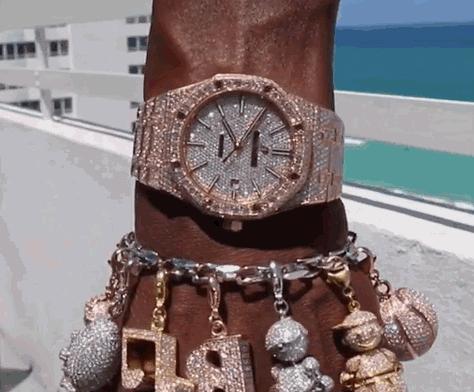 黄子韬、比伯、C罗…从小鲜肉到型男都爱满钻手表