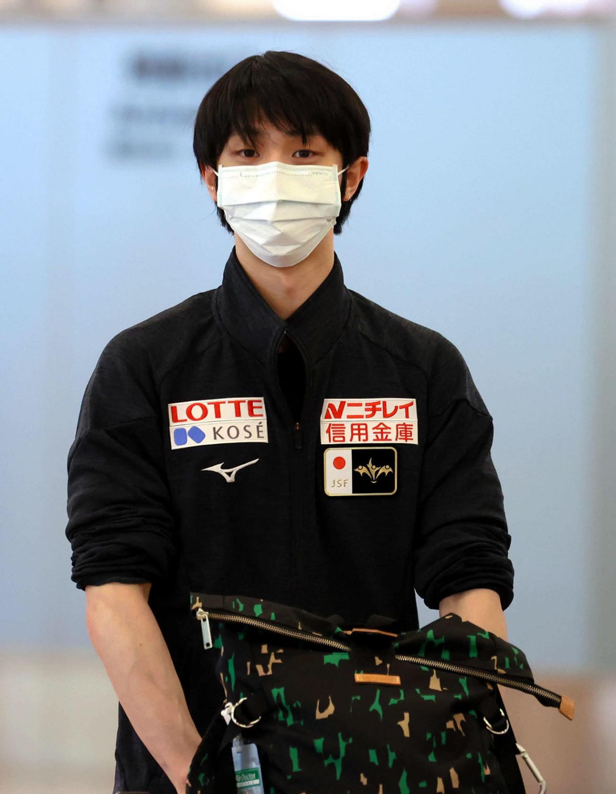 羽生结弦回国开始隔离，机场行李车亮了