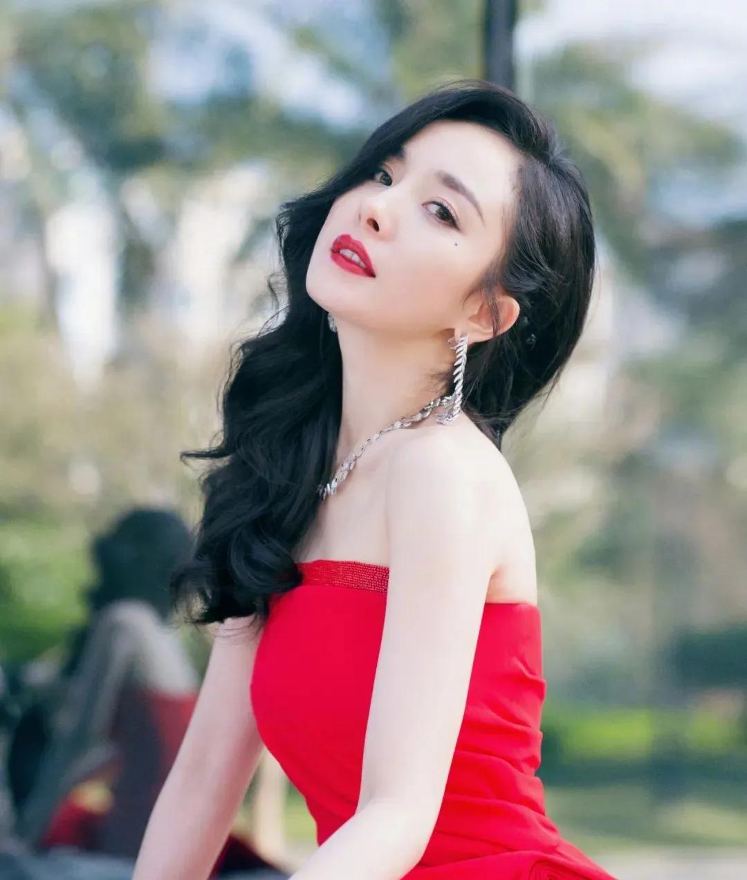 影视剧的女星持颜作“恶”，冷艳炫酷的“恶女风”它不香吗？