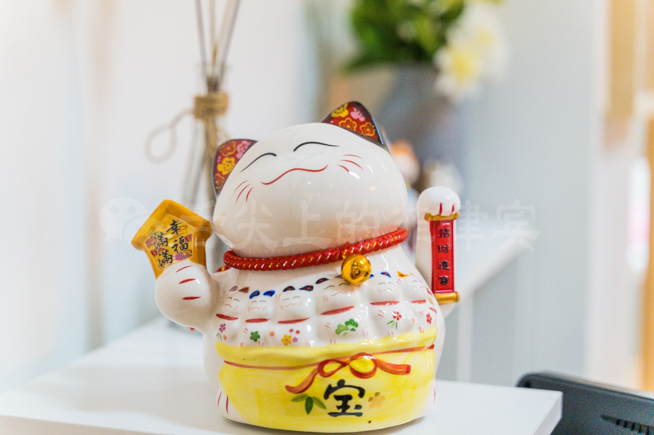 90后美女开了一家美容院,90后美女开直营店