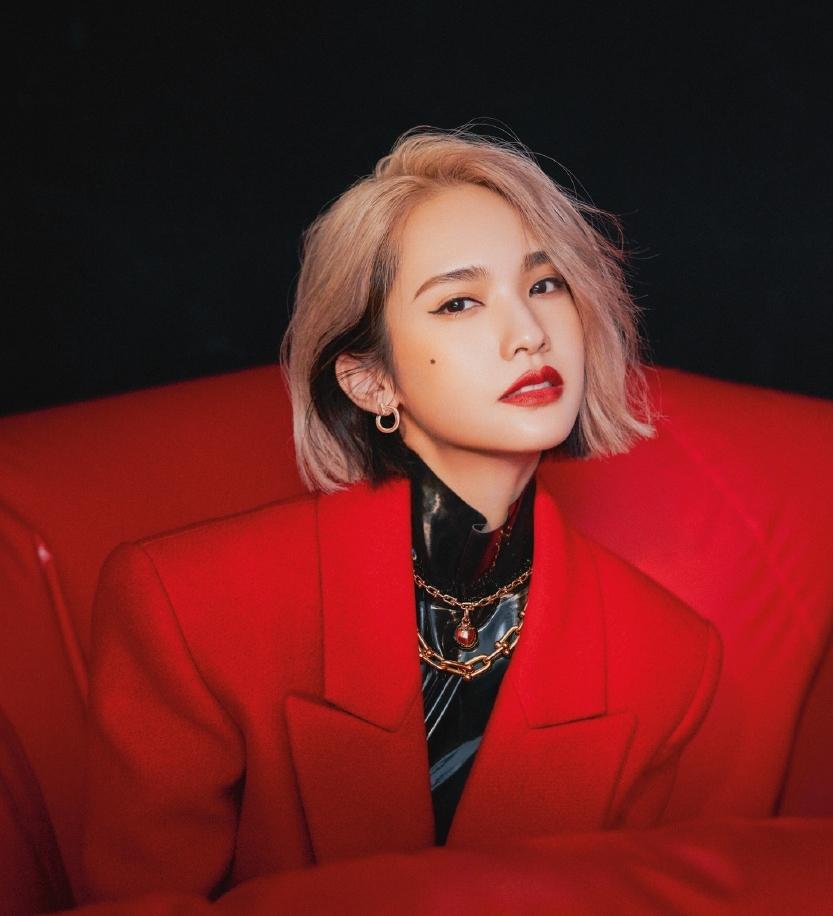 杨丞琳甜酷风穿搭,杨丞琳牛仔外套穿搭