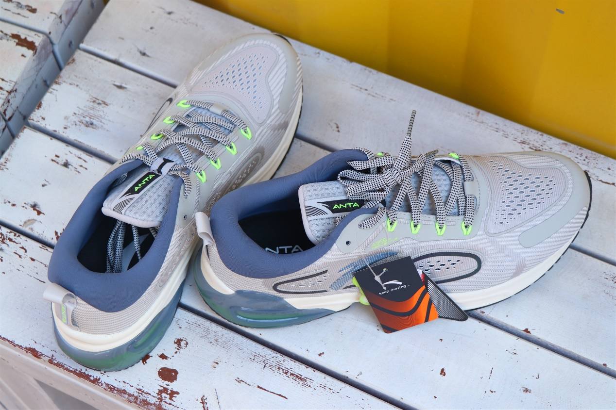 安踏xkeithharing联名系列,咕咚安踏联名跑鞋