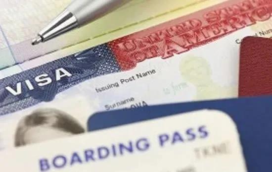 抱着美宝转辗三地飞来美国，却被关小黑屋+隔离14天后，遣返回国