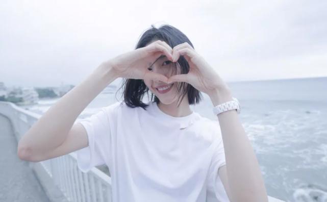 白色怎么显得高级,穿搭基础色都是什么颜色