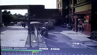 高层外墙保温层脱落安全事故,楼房外墙保温层脱落有影响吗