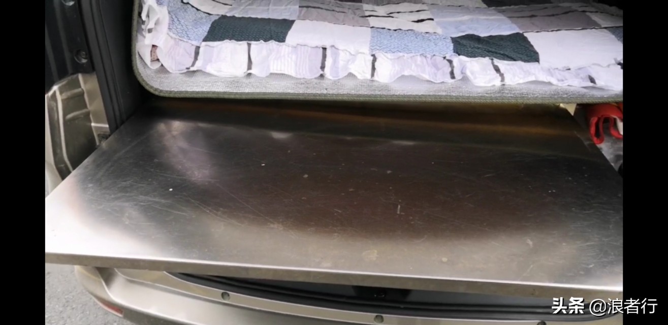 床车与b型房车怎么选择,自驾游房车好还是床车好