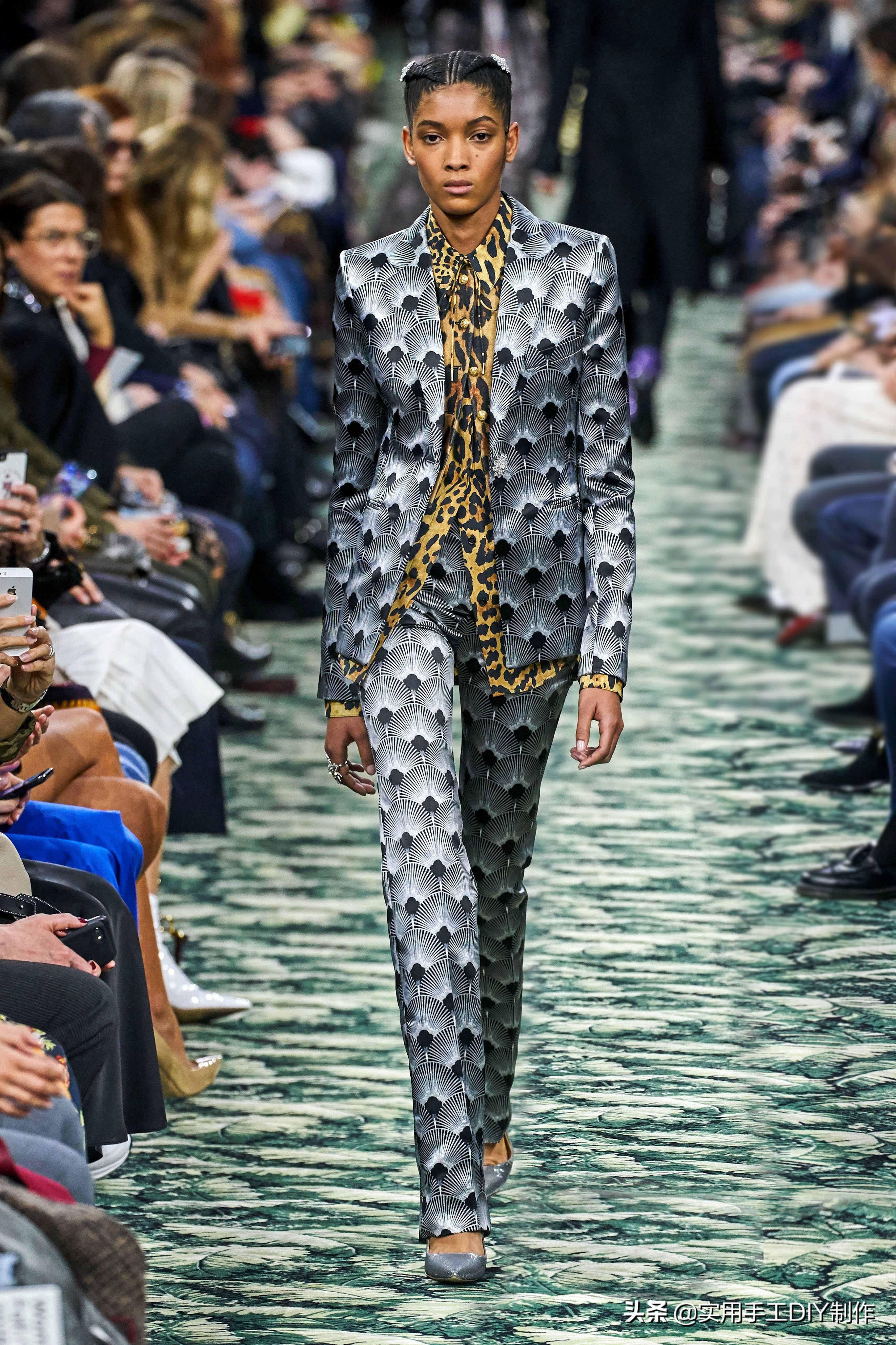 时装周pacorabanne系列2020,pacorabanne2021春夏系列金属长裙