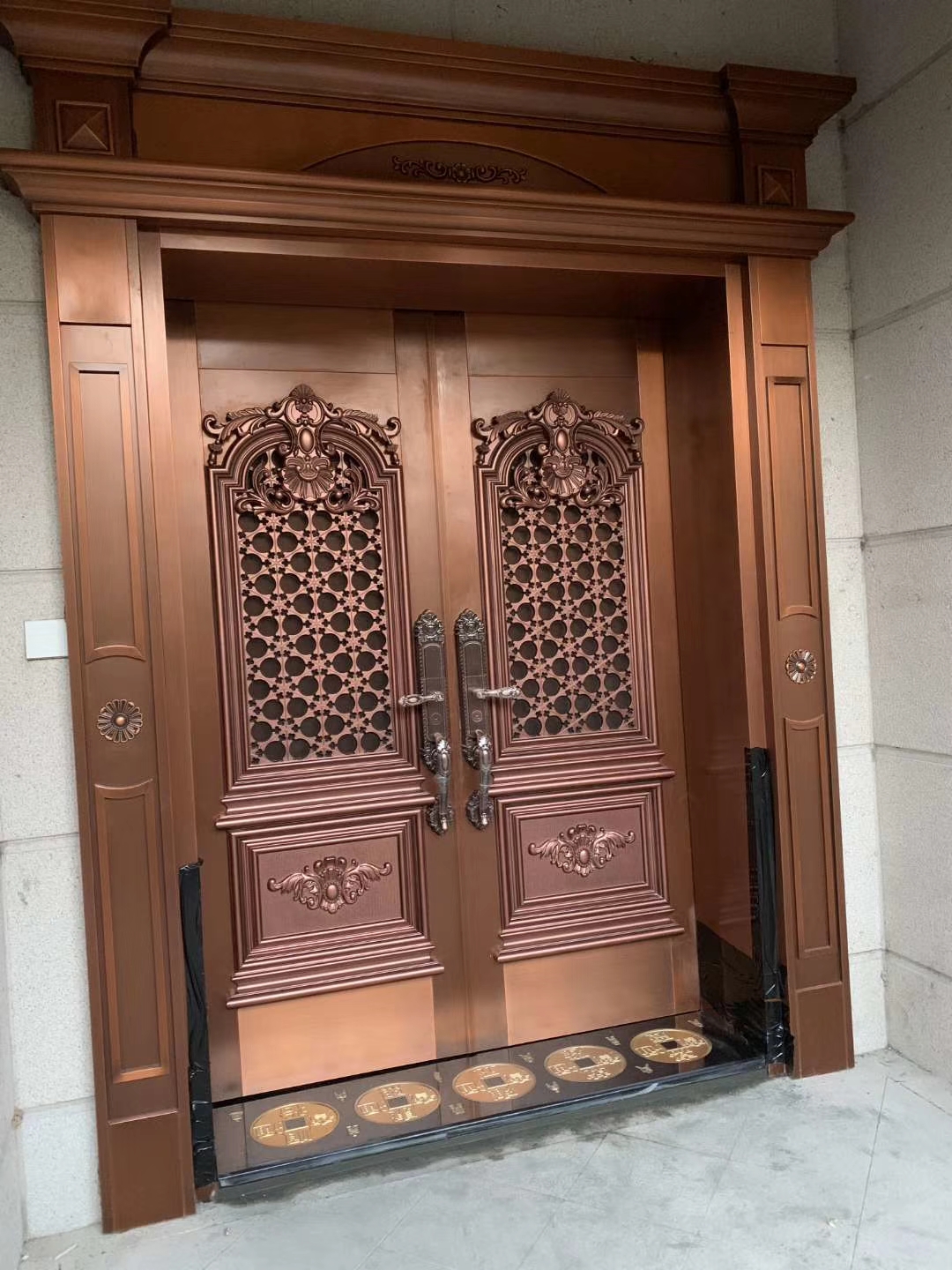 新中式铜门掉油漆的原因及解决方法