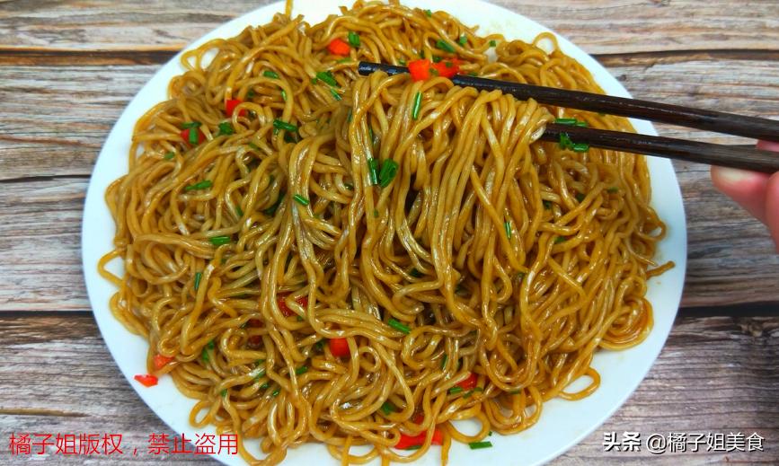 面条不加水怎么做才好吃,面条不炒菜怎样做好吃