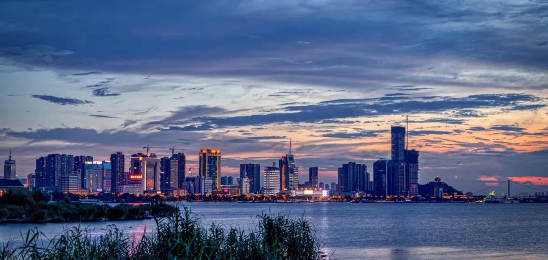 镇江现在是一个什么样的城市,镇江战略地位